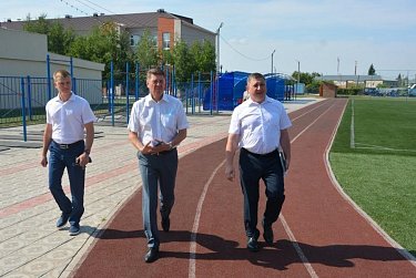 Андрей Шевченко вручил медали «Дети войны»